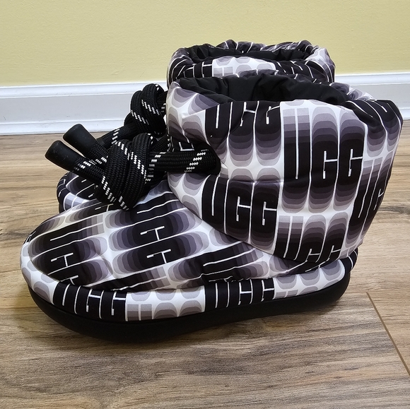 UGG Classic Maxi Wavelength Short, black/white, size US 9 - Picture 4 of 12